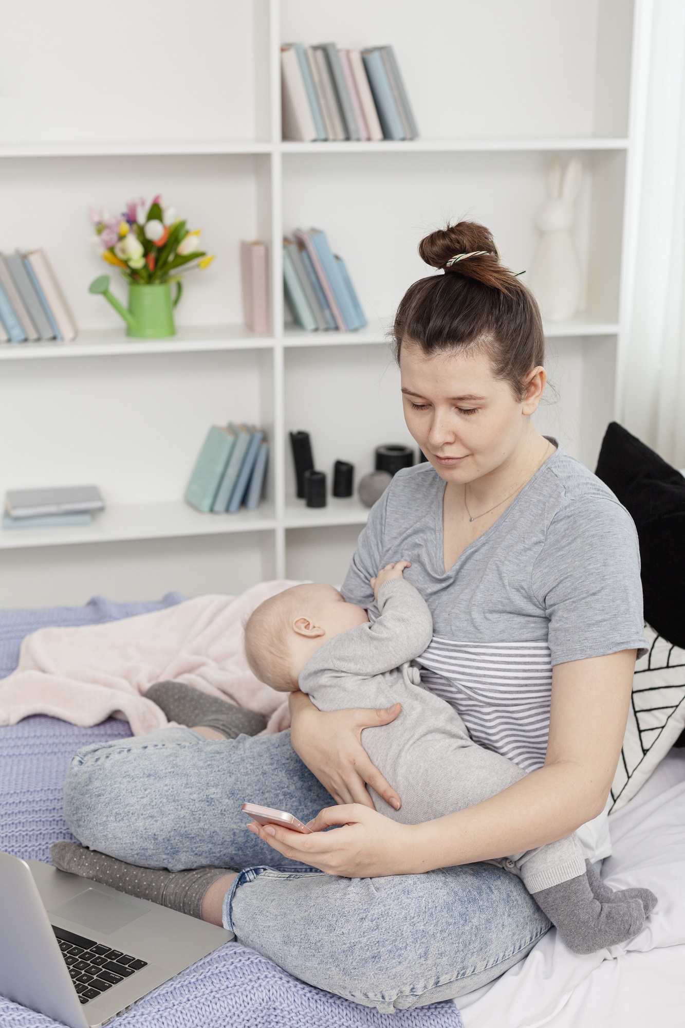 The Ultimate Breastfeeding Clothes Guide for Nursing Moms